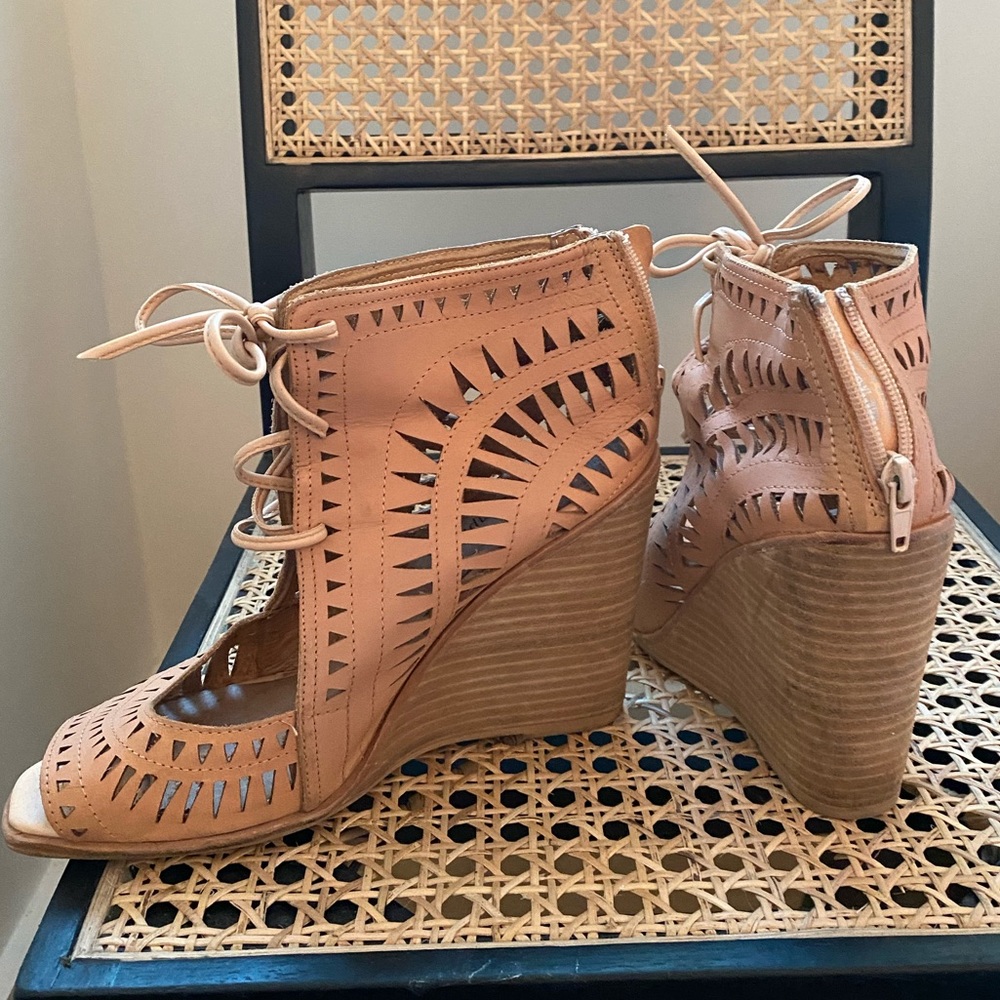 Dolce Vita Tab Laser Cut Wedge Size 9